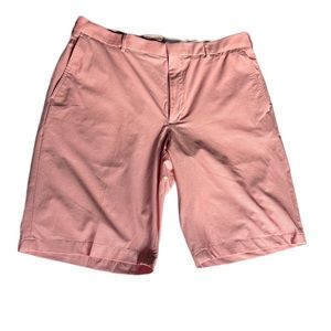 Walter Hagan men’s golf shorts size 36 in the color salmon.